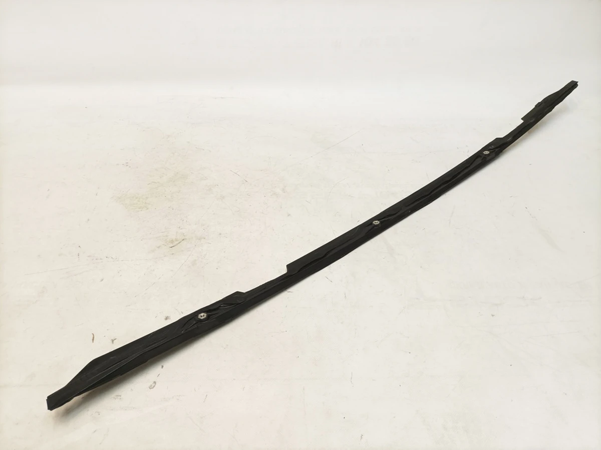 Кріплення панорамного даху праве Porsche Taycan 9J1877069