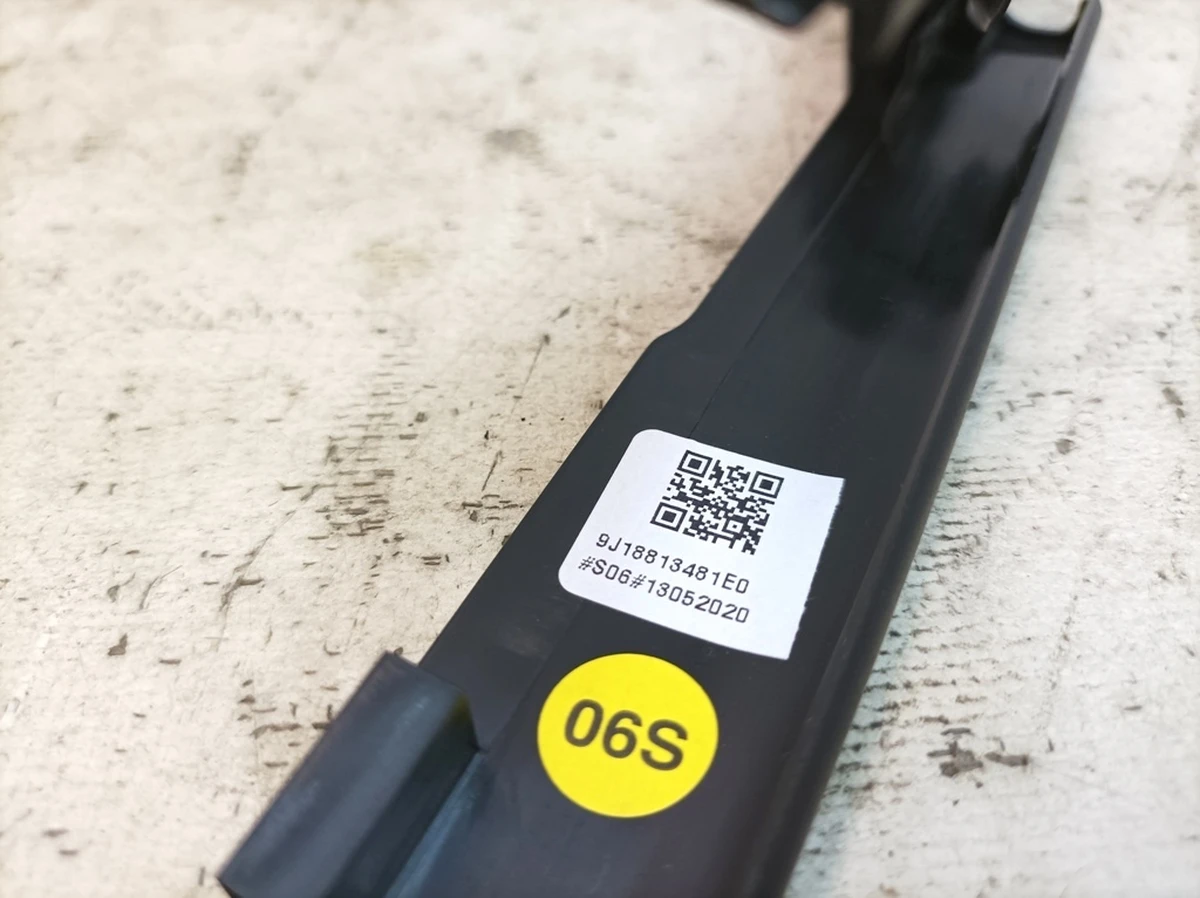 Seat guide trim, front right, outer Porsche Taycan 9J1881348