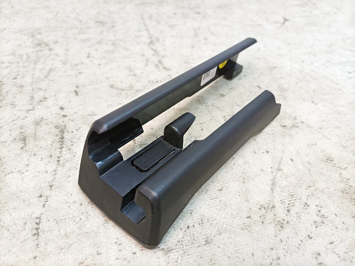 Seat guide trim, front right, outer Porsche Taycan 9J1881348