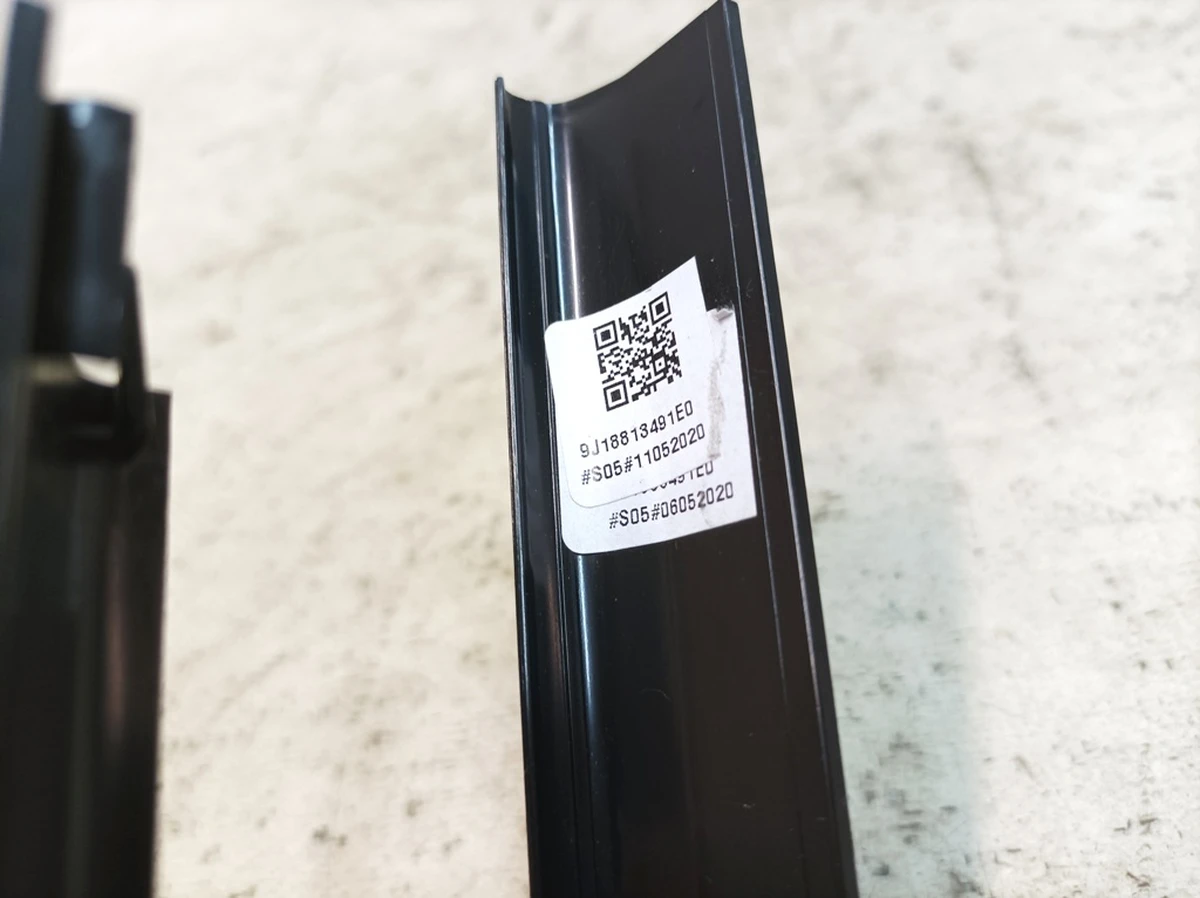 Seat guide trim, front left inner Porsche Taycan 9J1881349