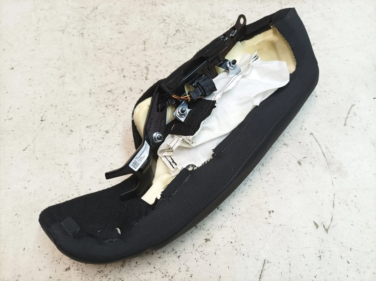 Бічний компонент спинки сидіння другого ряду з подушкою безпеки правий шкіряна оббивка 8YR Porsche Taycan 9J1885178B