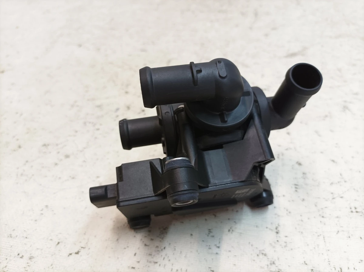 Клапан електромагнітний контуру циркуляції охолоджувальної рідини UVW7 Porsche Taycan 9J1906457A