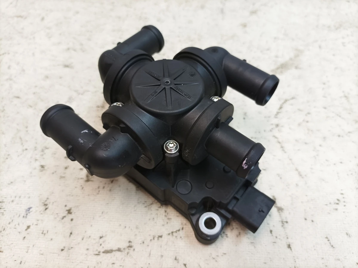 Клапан електромагнітний контуру циркуляції охолоджувальної рідини UVW7 Porsche Taycan 9J1906457A