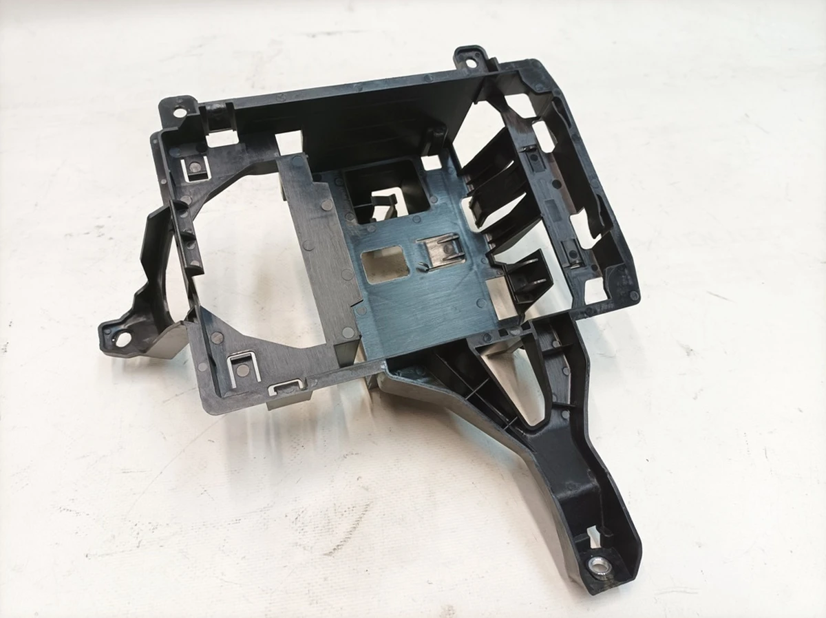 Кронштейн блока управления Porsche Taycan 9J1907239B