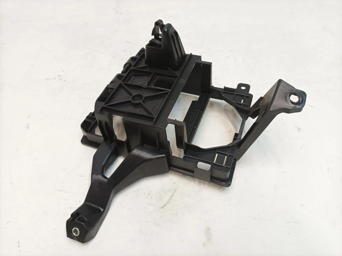 Кронштейн блока управления Porsche Taycan 9J1907239B