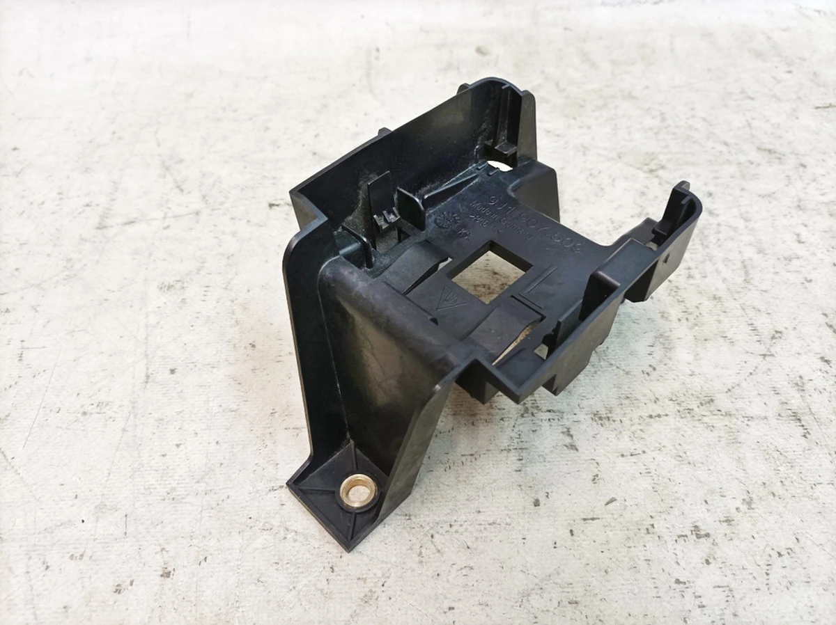 Кронштейн блоку керування лівий задній Porsche Taycan 9J1907509