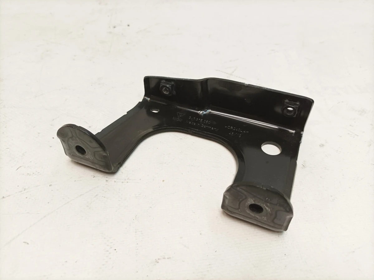 Кронштейн перетворювача напруги правий Porsche Taycan 9J1915360