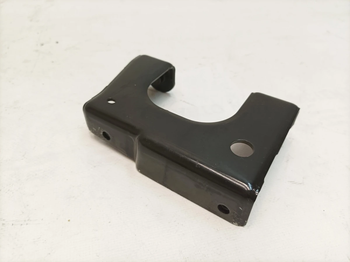 Кронштейн перетворювача напруги правий Porsche Taycan 9J1915360