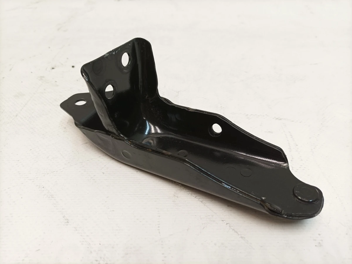 Кронштейн зарядного пристрою Porsche Taycan 9J1915517A