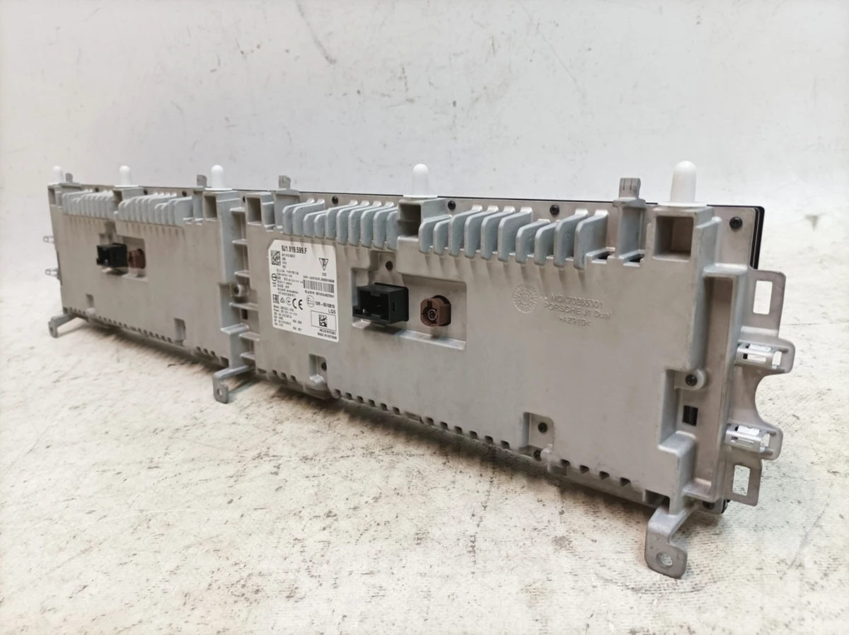 Панель керування та індикації з сенсорним екраном середня та сторона переднього пасажира Porsche Taycan 9J1919599F