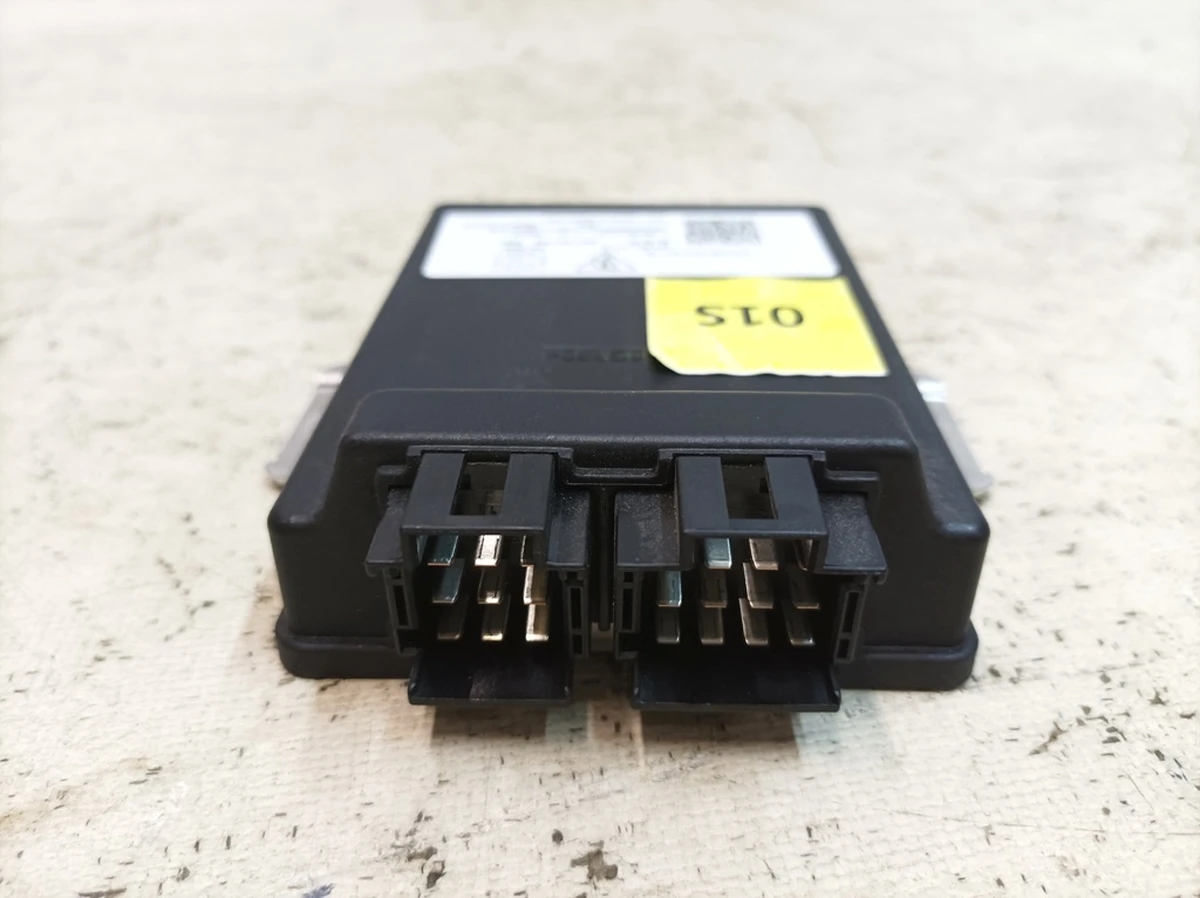 Блок управління блокування міжколісного диференціалу Porsche Taycan 9J1927771C