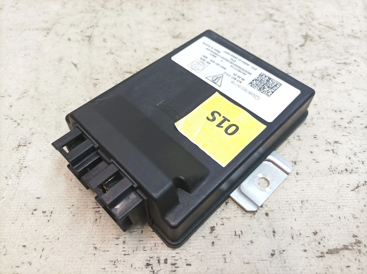 Блок управління блокування міжколісного диференціалу Porsche Taycan 9J1927771C