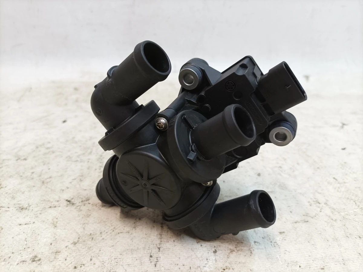 Клапан электромагнитный контура циркуляции охлаждающей жидкости MVW2 Porsche Taycan 9J1963375K