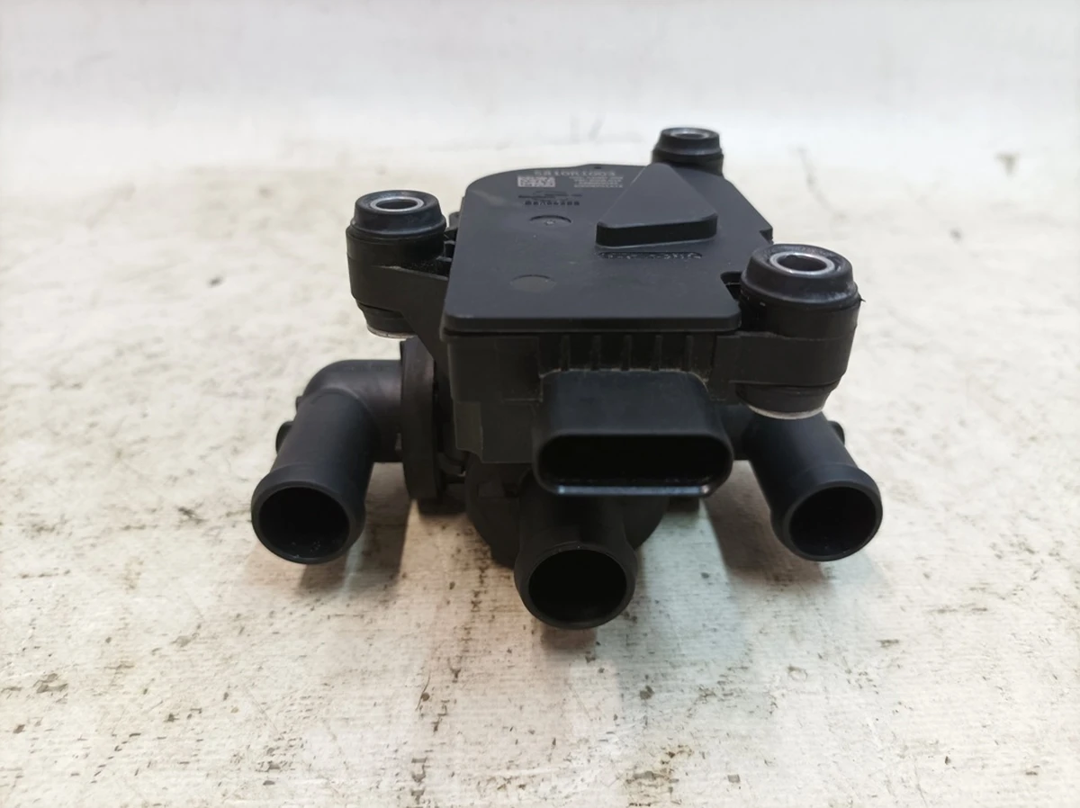 Клапан электромагнитный контура циркуляции охлаждающей жидкости MVW2 Porsche Taycan 9J1963375K