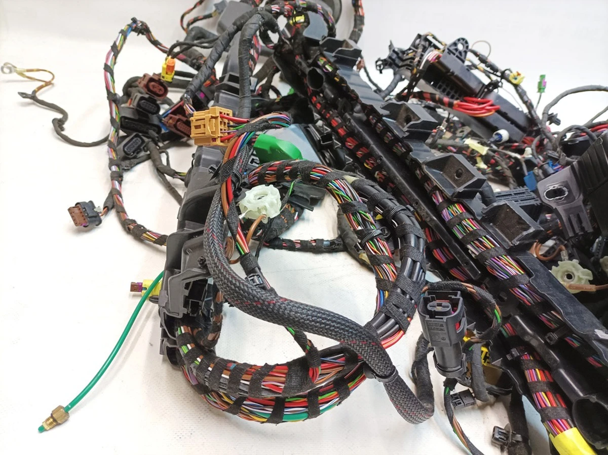 Електропроводка основна (Салон) з пошкодженням Porsche Taycan 9J1970000E