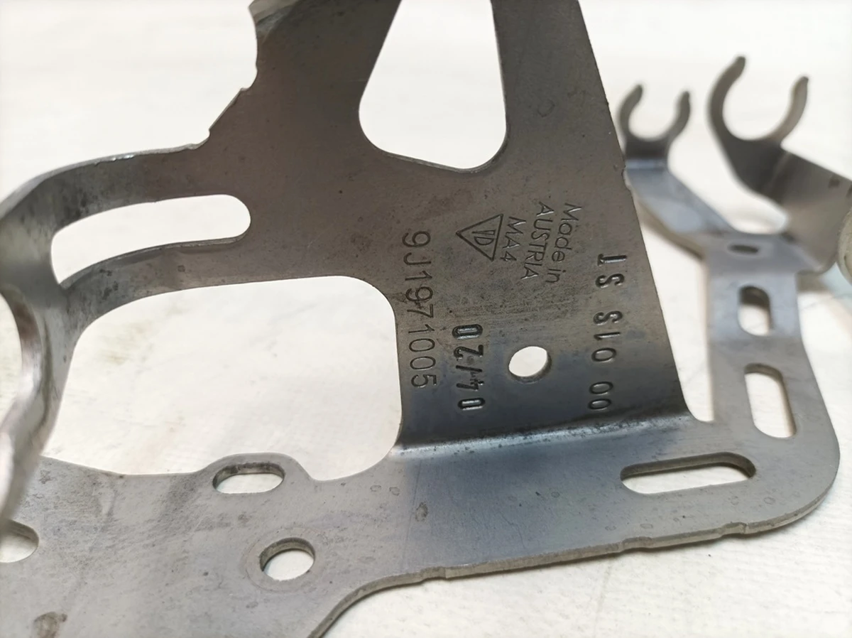 Cable fastener left Porsche Taycan 9J1971005