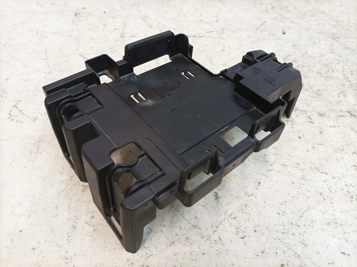 Fuse socket bracket for Porsche Taycan 9J1971336