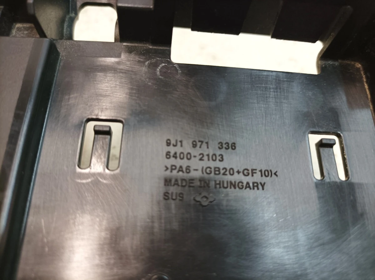 Fuse socket bracket for Porsche Taycan 9J1971336