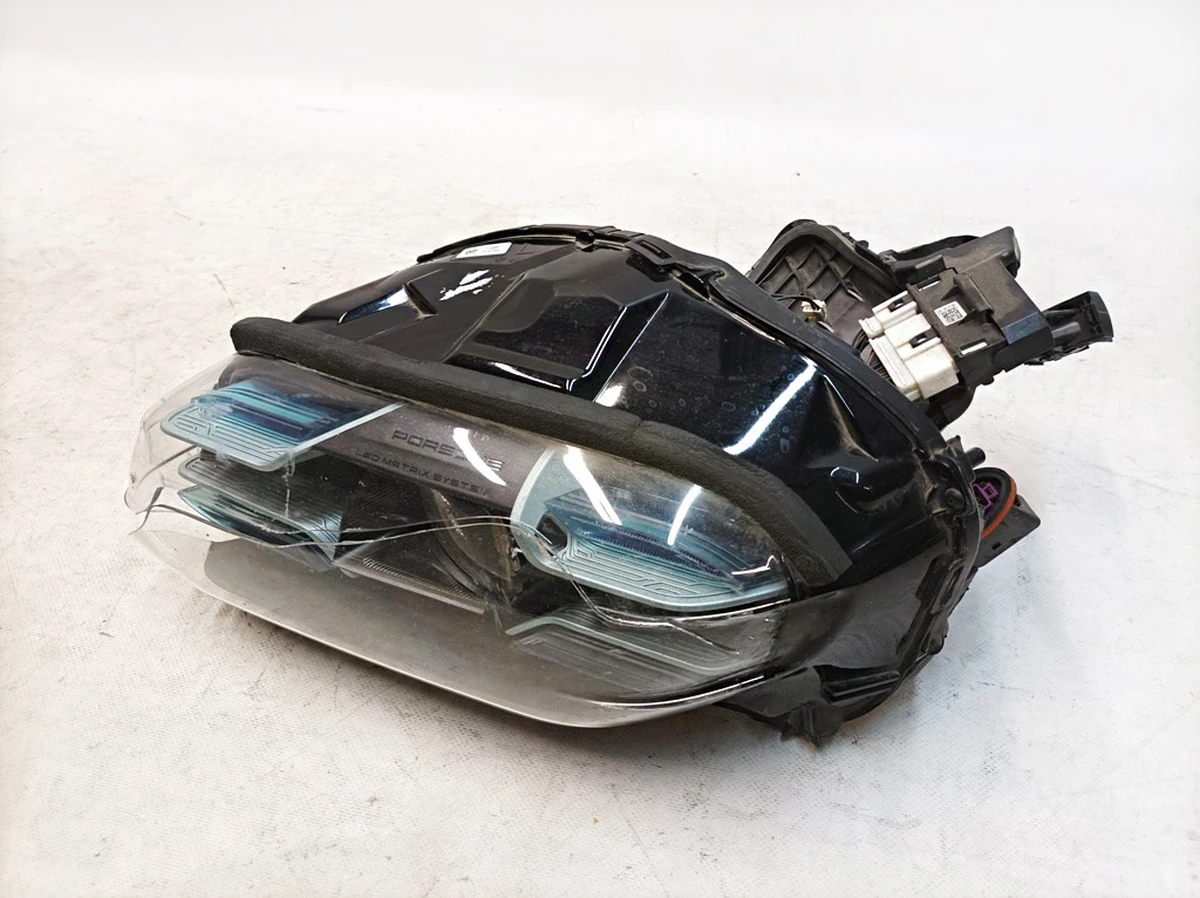 Фара світлодіодна з матричним модулем ліва (пошкоджена) Porsche Taycan 9JA941085E