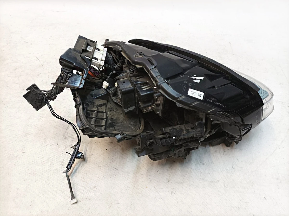 Фара світлодіодна з матричним модулем ліва (пошкоджена) Porsche Taycan 9JA941085E