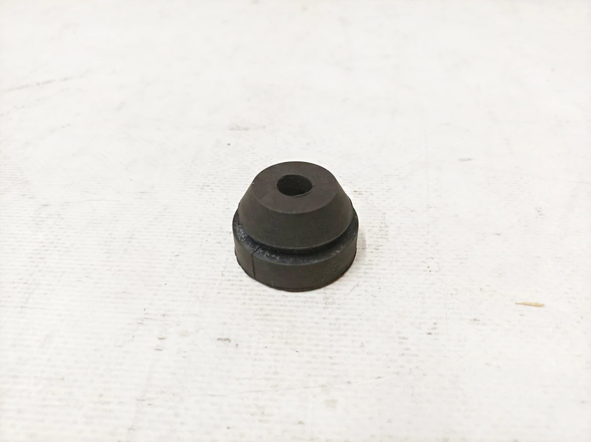 Опора блока предохранителей резиновая Mercedes EQS A0004310037