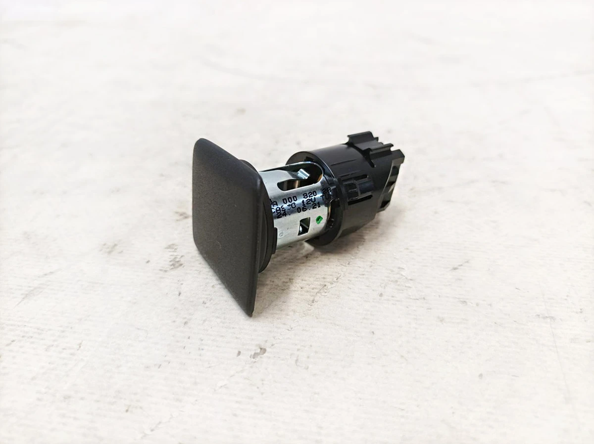 Розетка 12V в зборі Mercedes EQS A0008202805