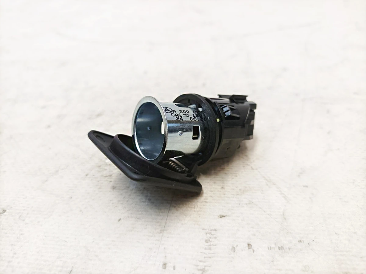 Розетка 12V в зборі Mercedes EQS A0008202805
