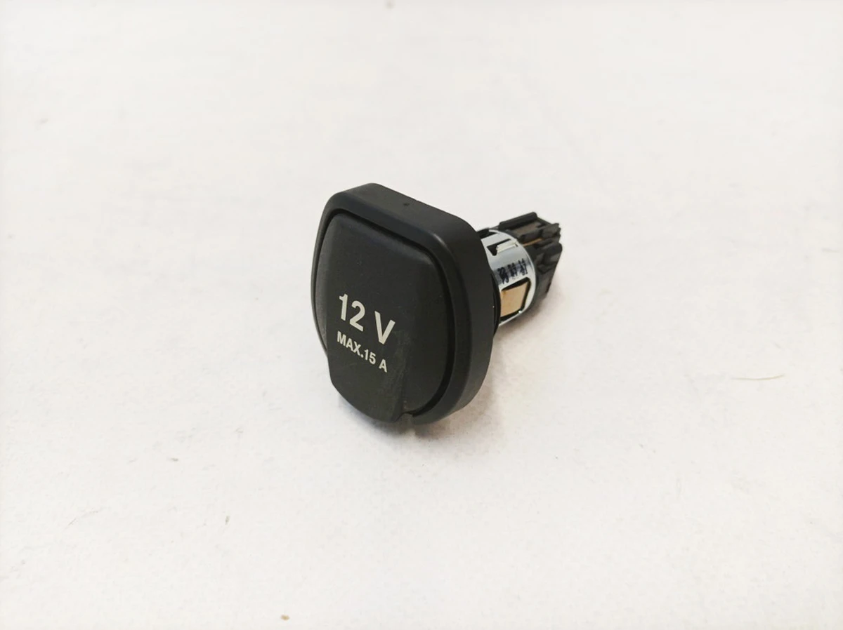 Розетка 12V в зборі Mercedes B-Class A0008205205