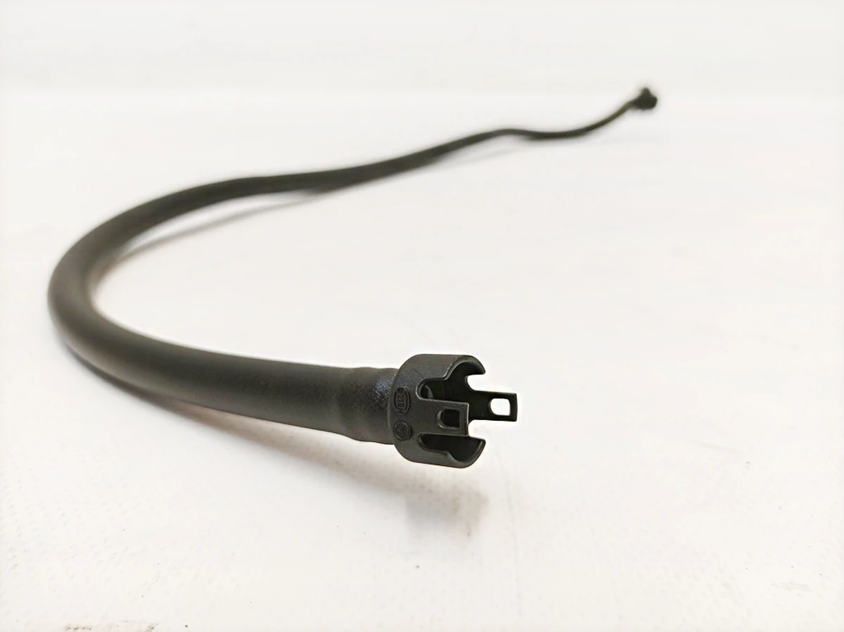 Шланг датчика мелкодисперсной пыли Mercedes EQS A0008322500