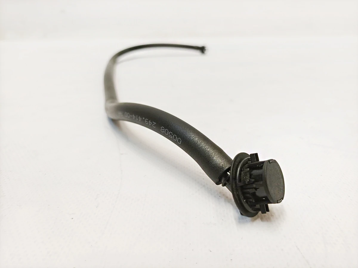 Шланг датчика мелкодисперсной пыли Mercedes EQS A0008322500