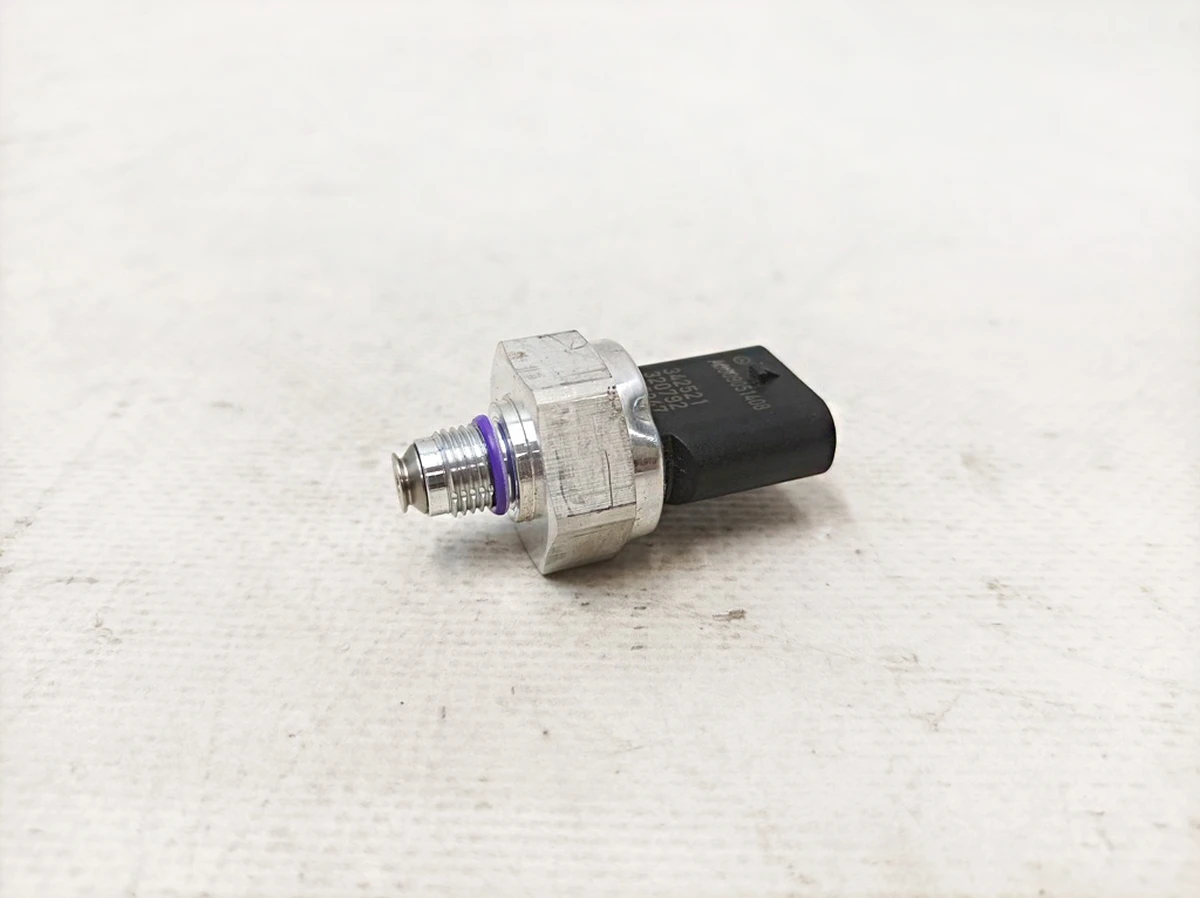 Датчик давления и температуры Mercedes EQS A0009051408