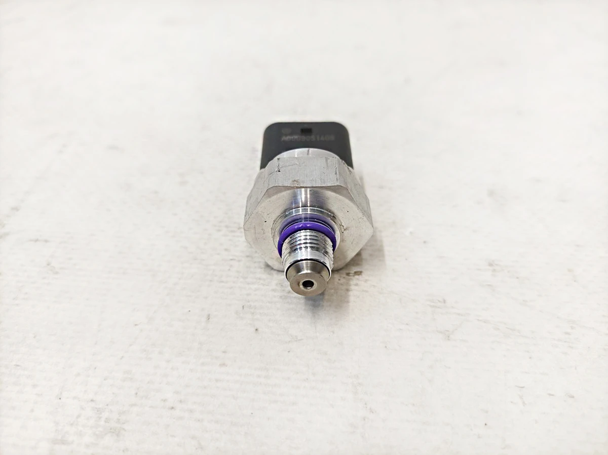 Датчик давления и температуры Mercedes EQS A0009051408