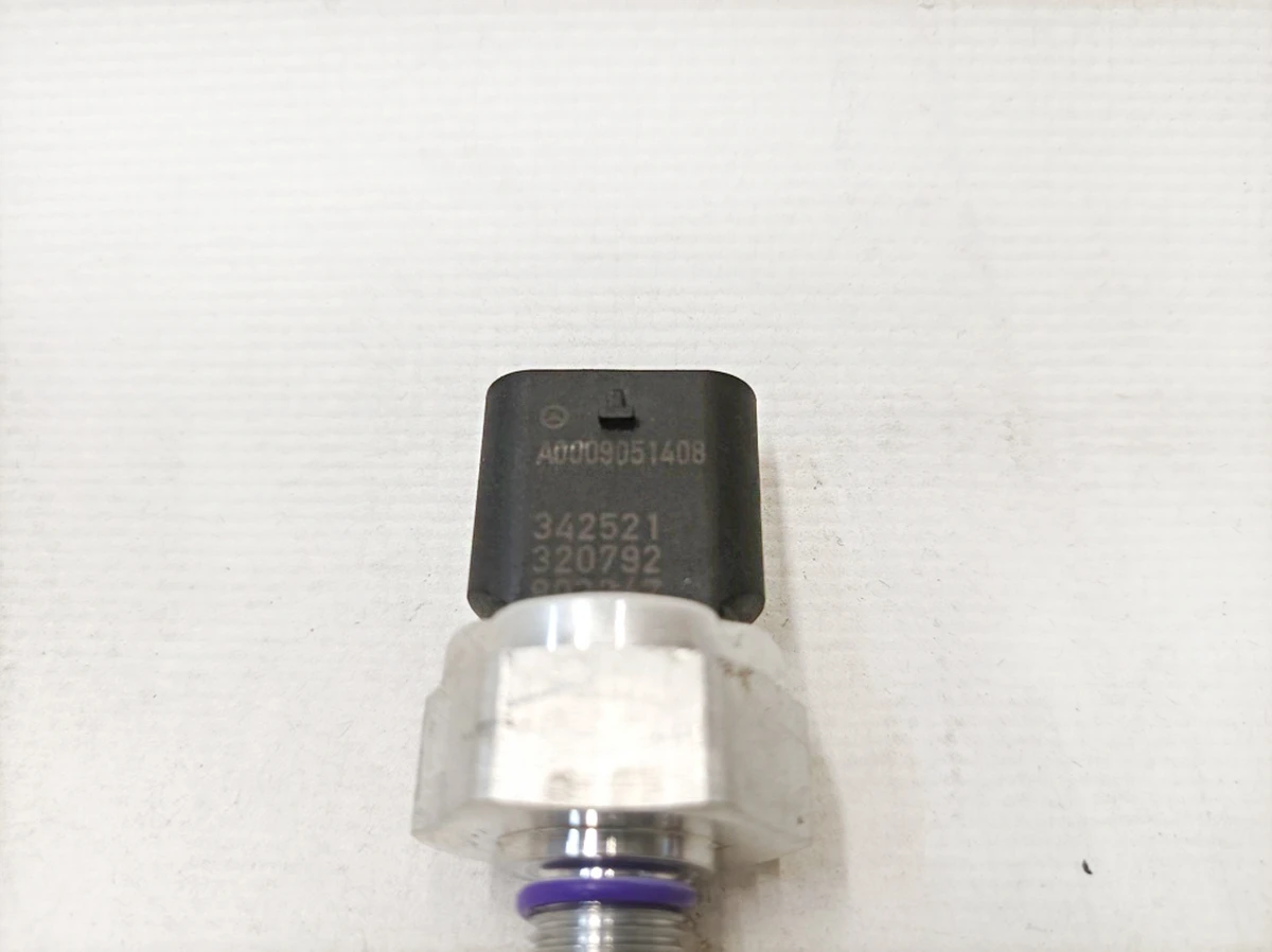 Датчик давления и температуры Mercedes EQS A0009051408