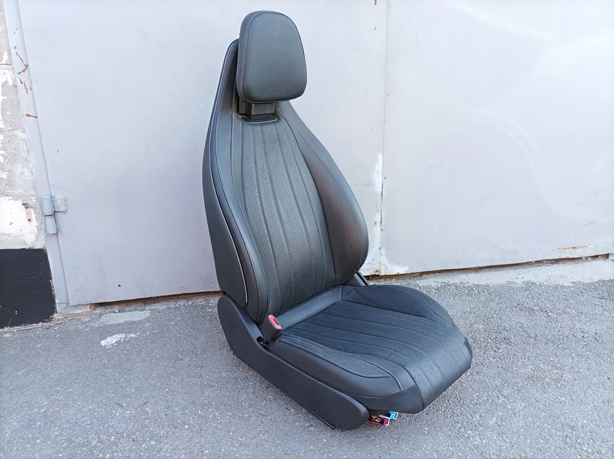 Сидіння переднє ліве вентильоване в зборі (без блоку управління) з вм'ятиною на задній кришці Mercedes EQS A0009108511