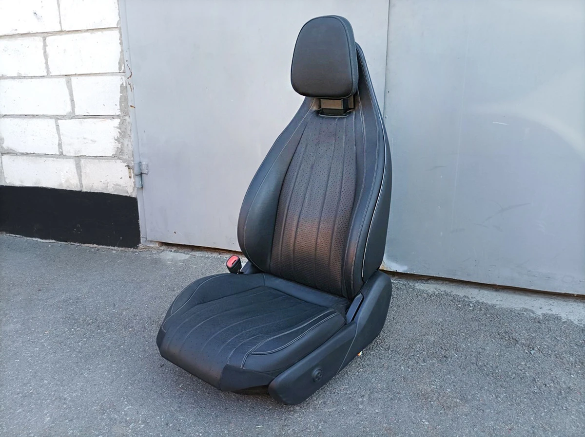 Сидіння переднє ліве вентильоване в зборі (без блоку управління) з вм'ятиною на задній кришці Mercedes EQS A0009108511