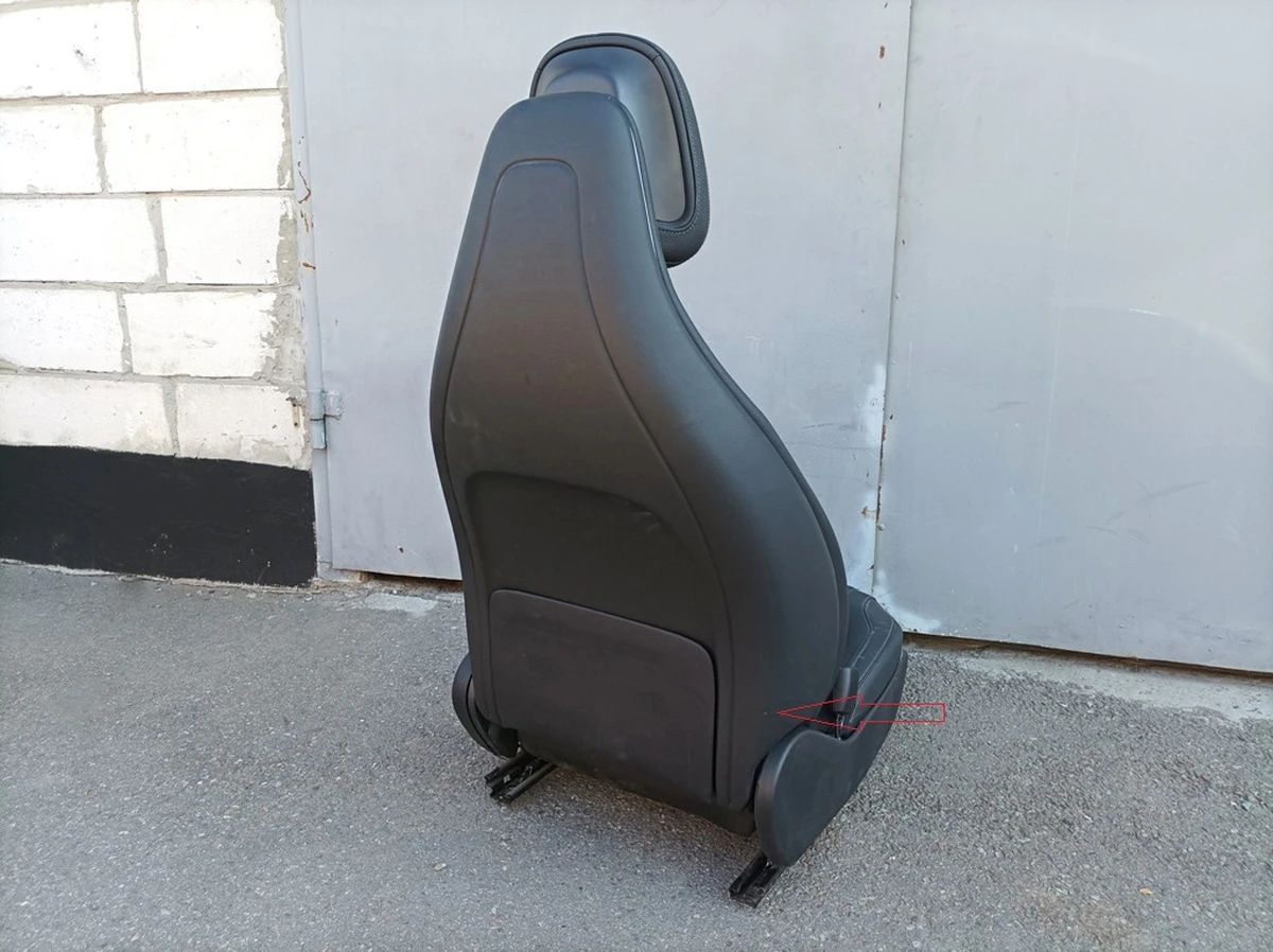 Сидіння переднє ліве вентильоване в зборі (без блоку управління) з вм'ятиною на задній кришці Mercedes EQS A0009108511