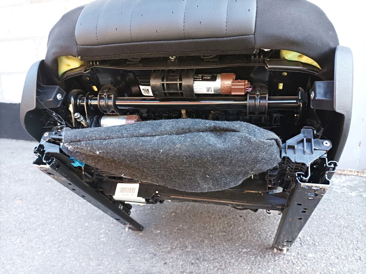 Сиденье переднее правое вентилируемое в сборе (без блока управления) Mercedes EQS A0009108711