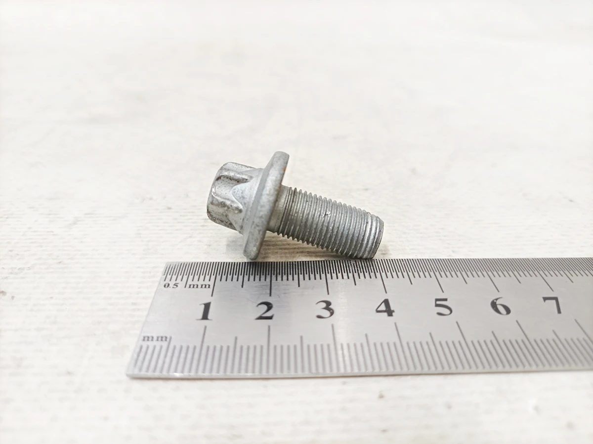 Гвинт Torx External M10X1X21 Mercedes EQS A0009900026