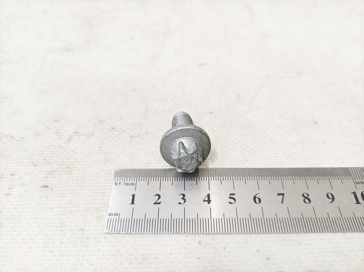 Гвинт Torx External M10X1X21 Mercedes EQS A0009900026