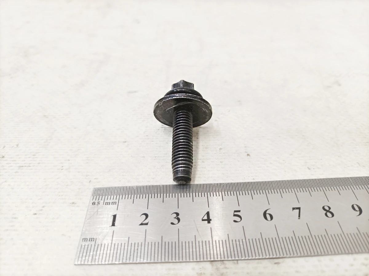 Гвинт Torx Externa з шайбою M8x35 Mercedes EQS A0009900126