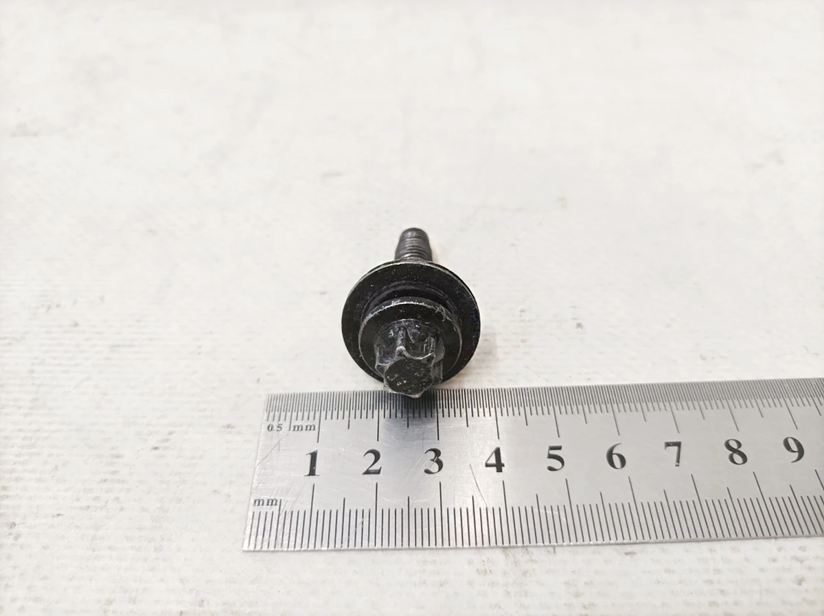 Гвинт Torx Externa з шайбою M8x35 Mercedes EQS A0009900126