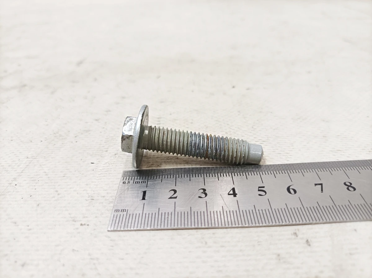 Болт с шестигранной головкой M10x45 Mercedes EQS A0009904119