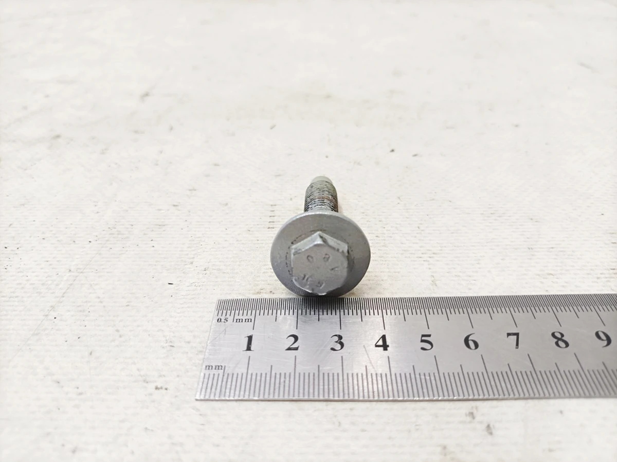 Болт с шестигранной головкой M10x45 Mercedes EQS A0009904119