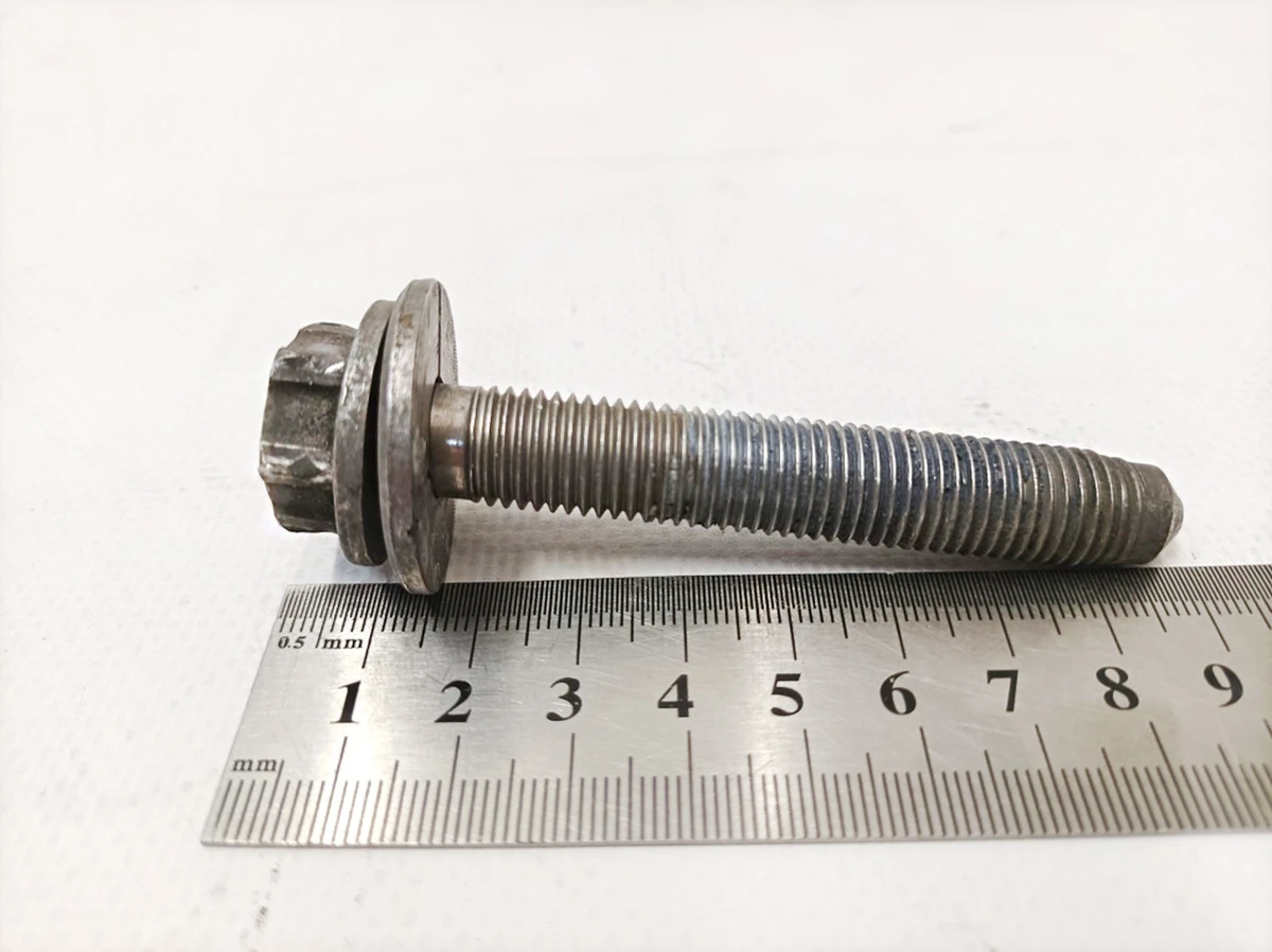 Гвинт з шестигранною головкою і шайбою M12 Mercedes EQS A0009904227