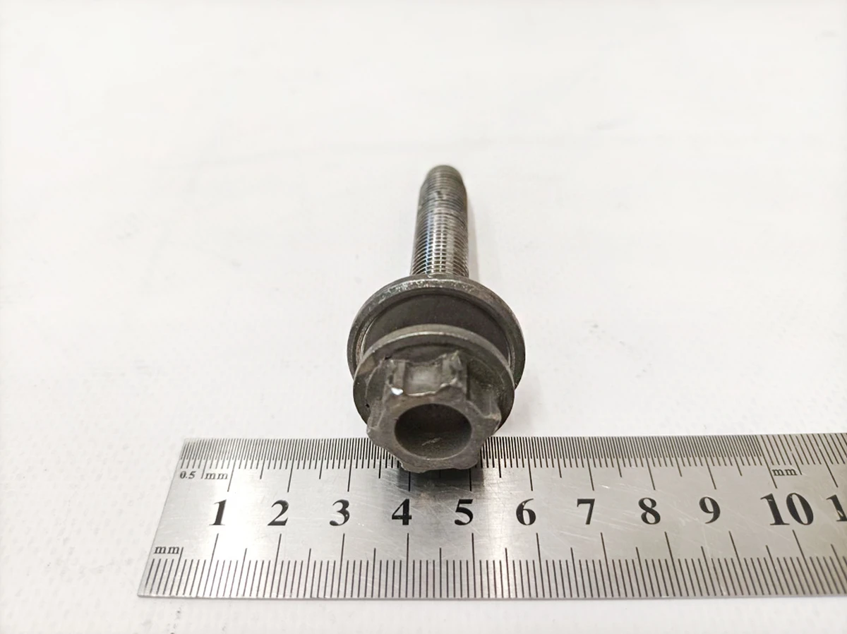 Гвинт з шестигранною головкою і шайбою M12 Mercedes EQS A0009904227