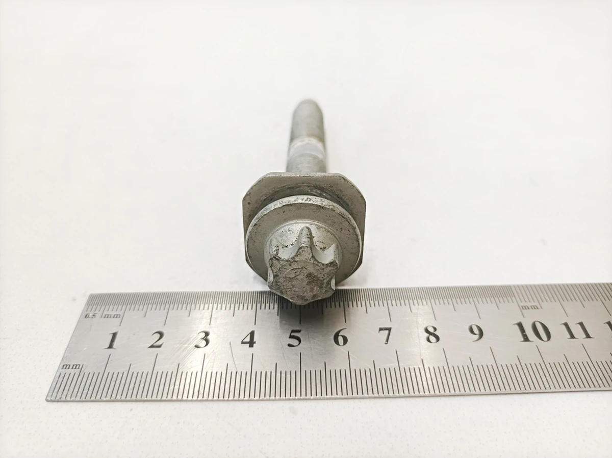 Болт с шестигранной головкой Torx с шайбой M12x1,5x80 Mercedes B-Class A0029909803