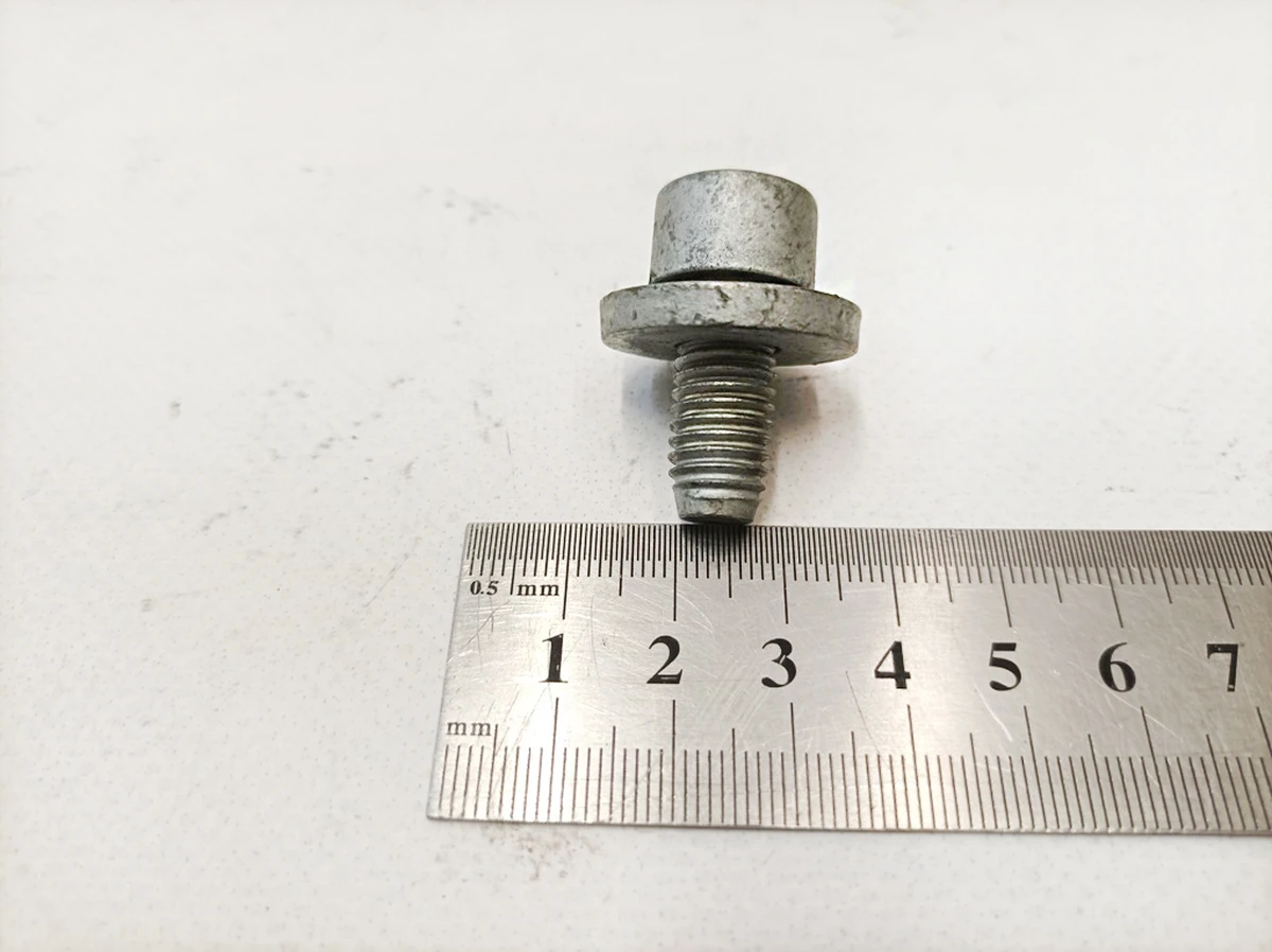 Болт з внутрішнім многогранником і шайбою M10x20 Mercedes B-Class A0039900803