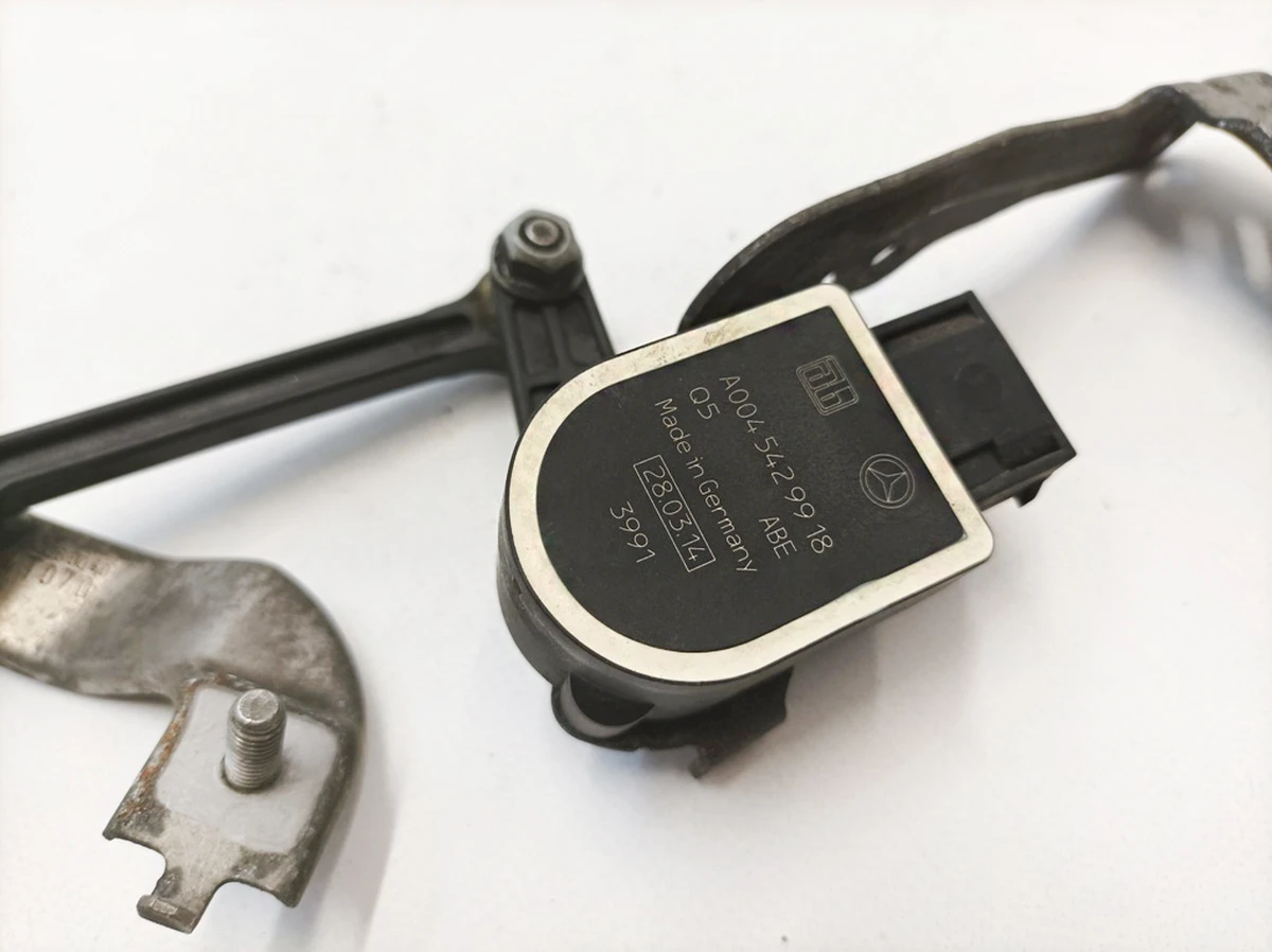 Датчик угла наклона задний левый Mercedes B-Class A0045429918