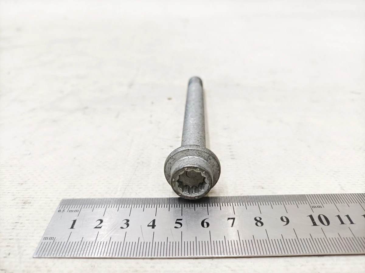 Гвинт із циліндричною головкою M12x1,5x121 Mercedes EQS A0049906305