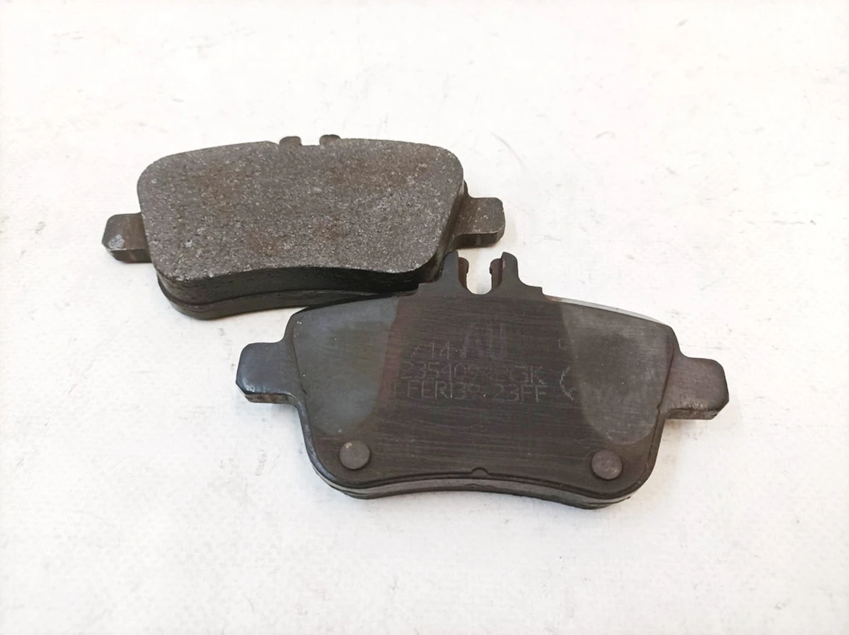 Колодки гальмівні задні 8мм (2шт) Mercedes B-Class A0074209520